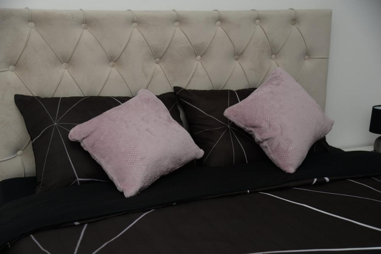 Lilien Apartment Airport Ledine Bagian luar foto